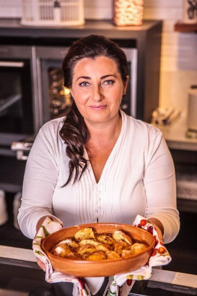 Bezselics Ildikó (kép: https://www.facebook.com/ketcicakonyhaja/)